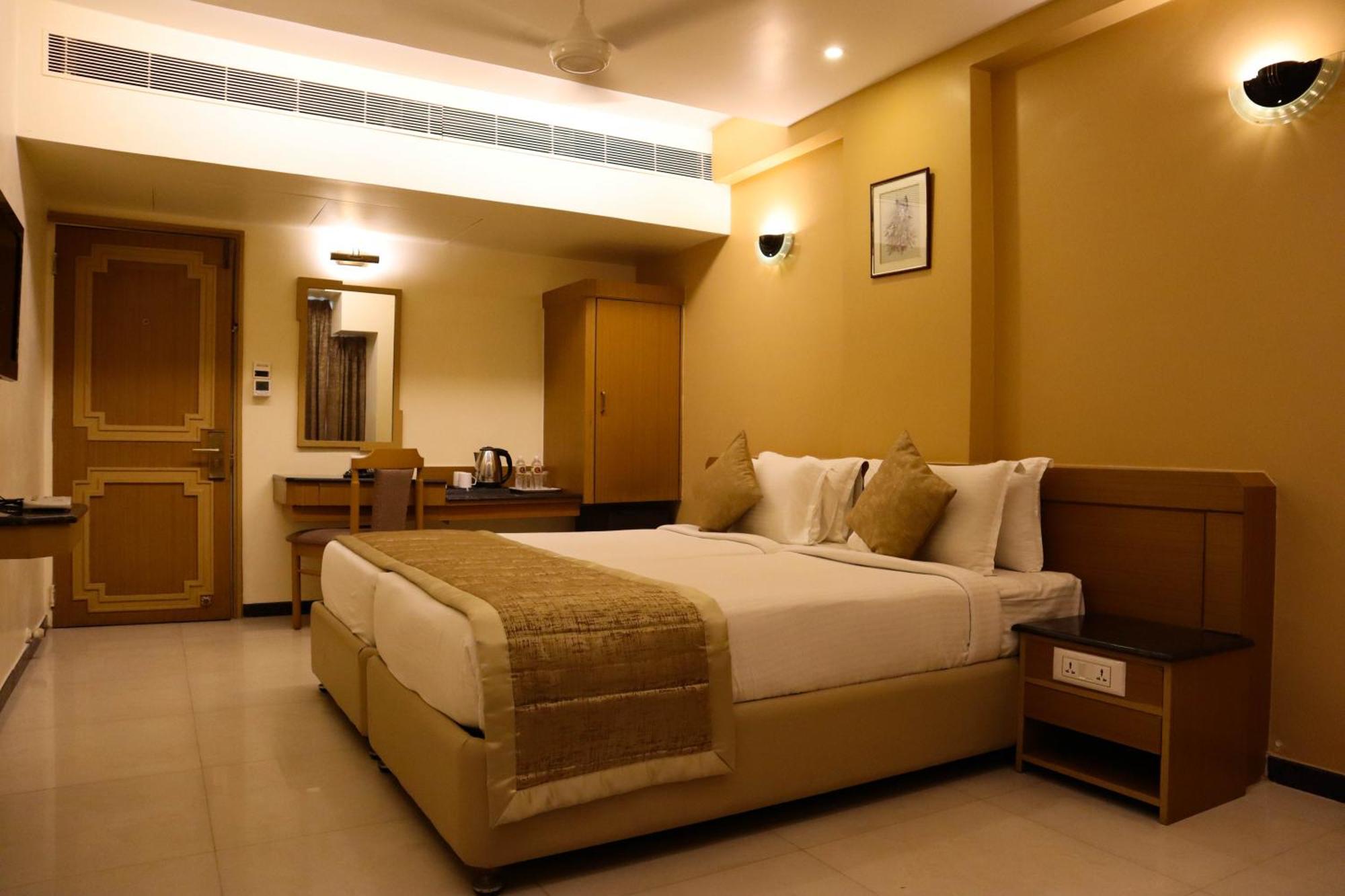 Hotel Salem Castle Bagian luar foto