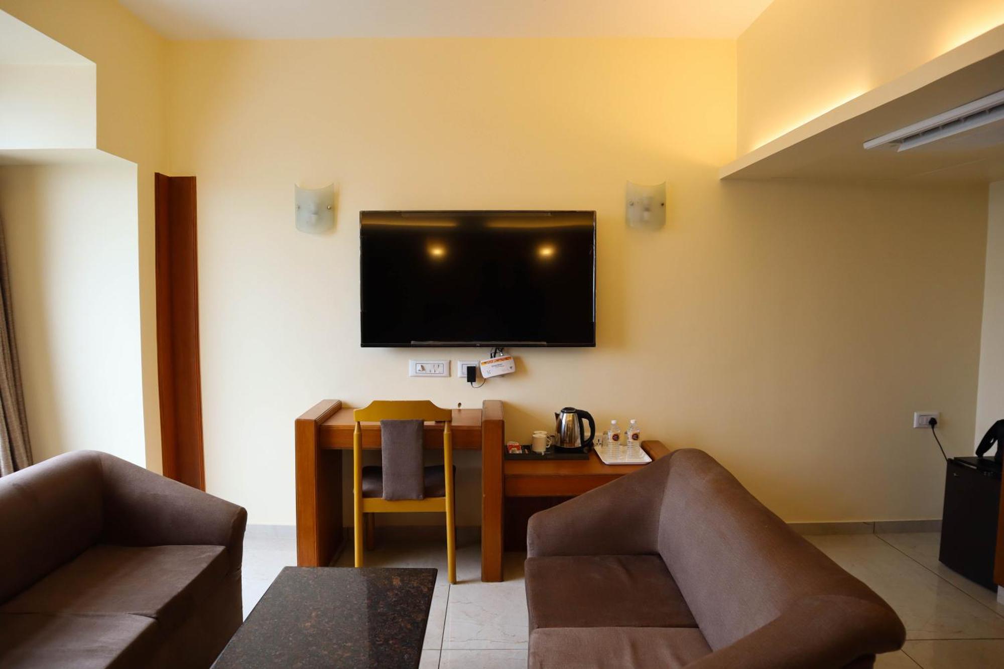 Hotel Salem Castle Bagian luar foto