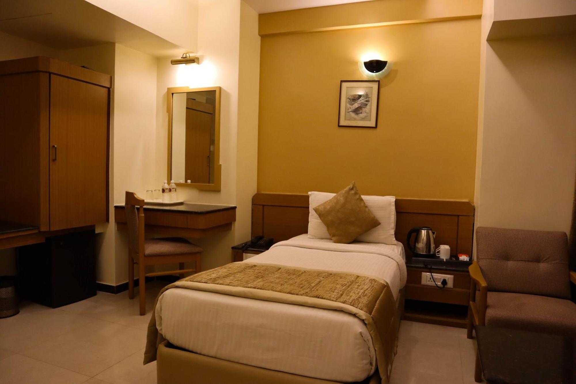 Hotel Salem Castle Bagian luar foto