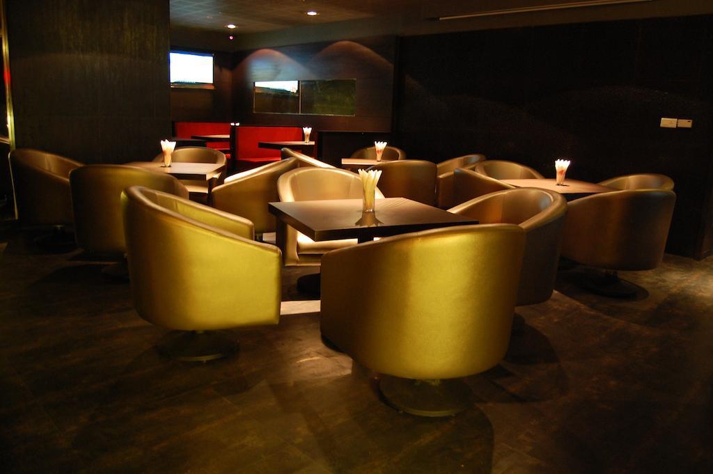 Hotel Salem Castle Bagian luar foto